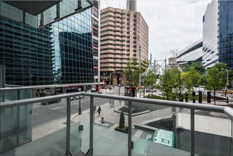 Skyline Suites - Walk To Mtcc, Acc, Rogers Centre & Entertainment District Toronto Exteriér fotografie
